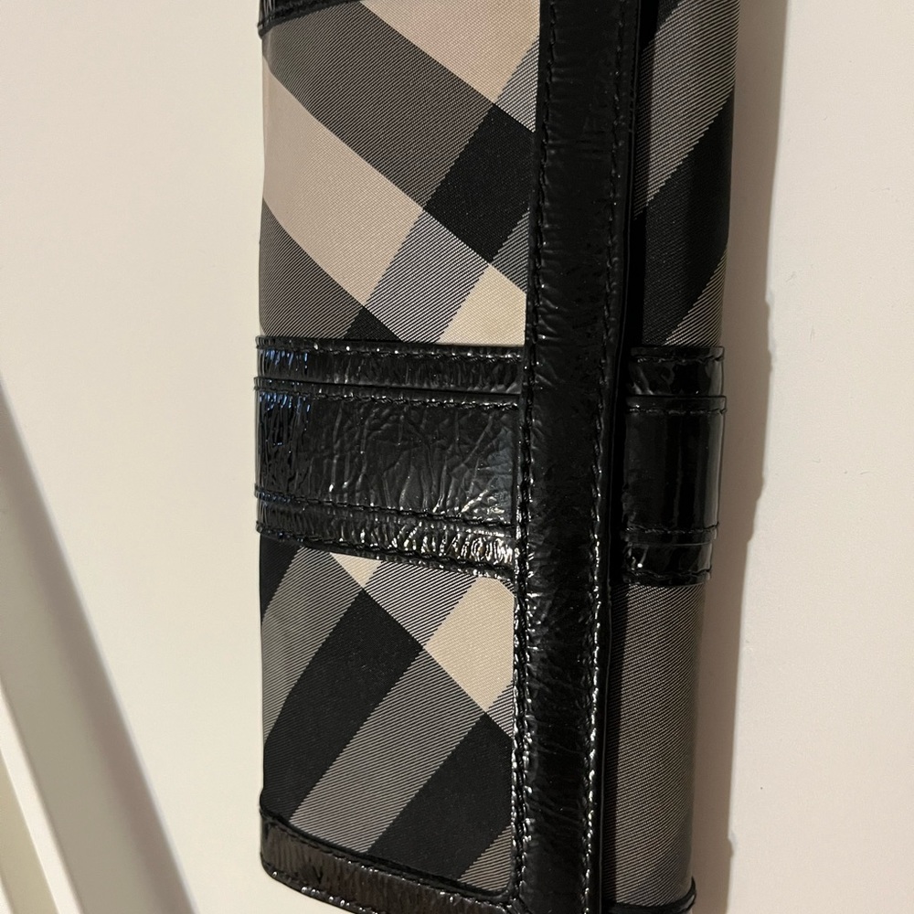 Burberry authentic long wallet
